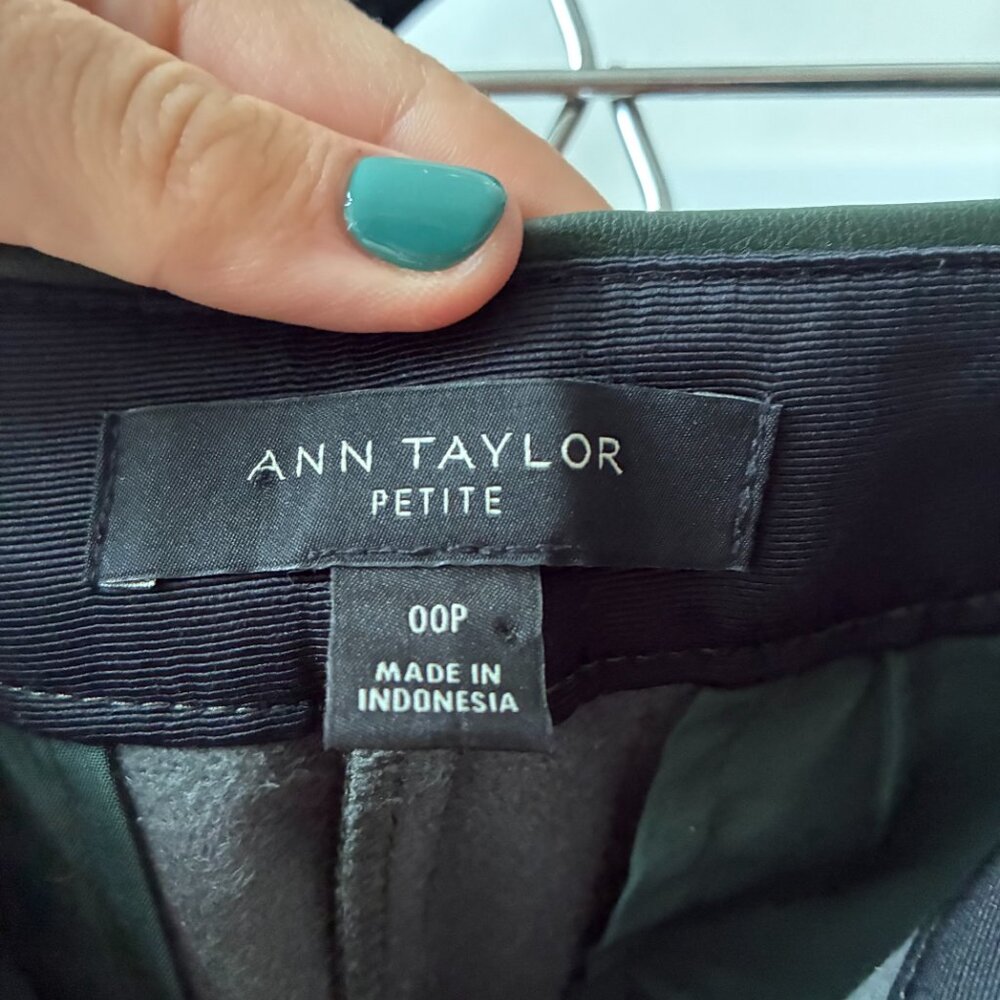 Ann Taylor Dark Green Faux Leather Petite Pants - Size 00P - Picture 3 of 4